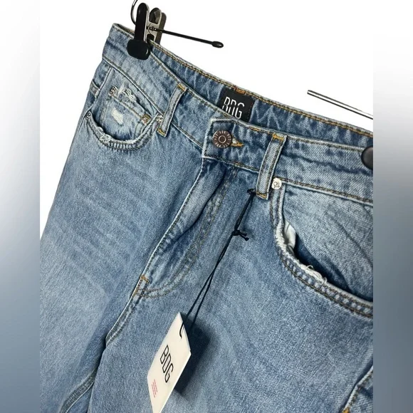 Urban Outfitters BDG Women’s High Rise Raw Hem Distressed Jeans - Picture 7 of 16